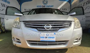 Nissan Altima 2011 Silver