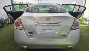 Nissan Altima 2011 Silver