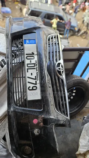 Complete Front Bumper Avensis 2010