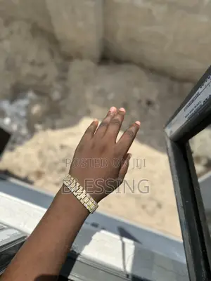 Gold-Plated Men's Iced-Out Presidential Band Bracelet.