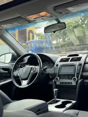 Toyota Camry SE V6 4dr Sedan (3.5L 6cyl 6A) 2012 White