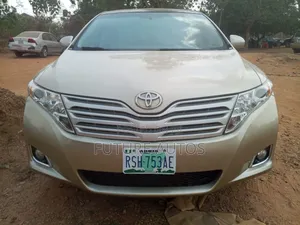 Toyota Venza 2010 Gold