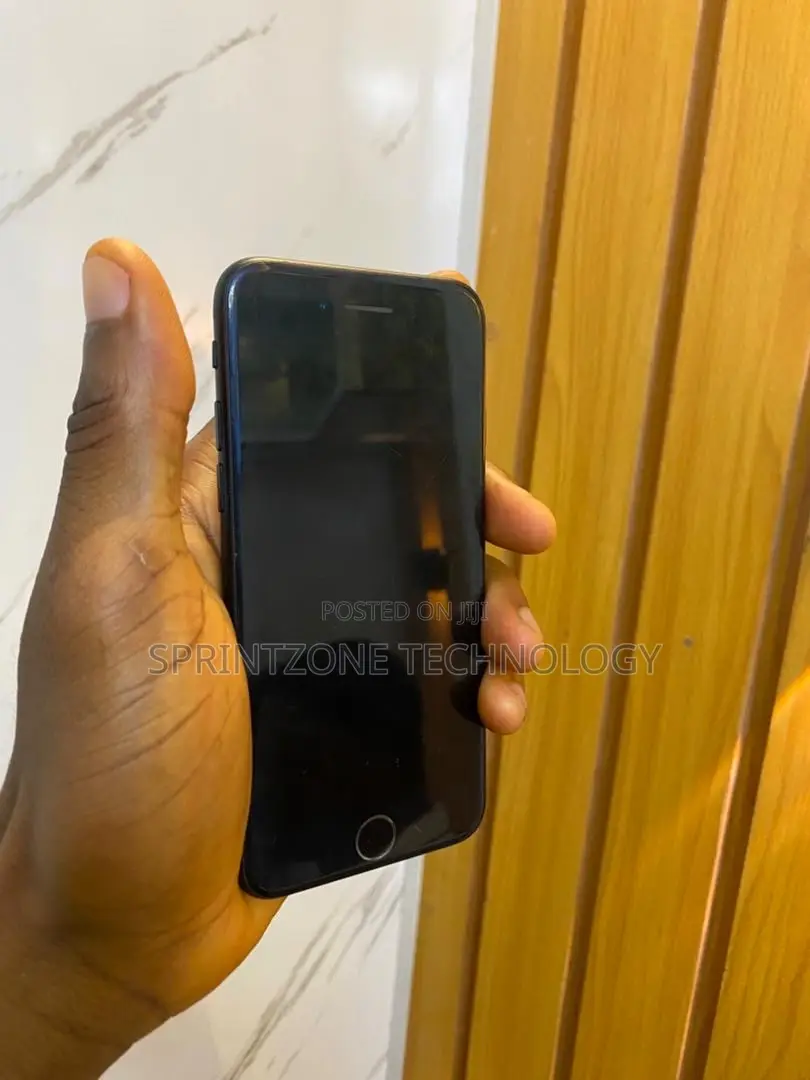 Apple iPhone 7 32 GB Black