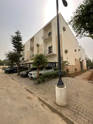 4bdrm Townhouse/Terrace in Mabushi for sale