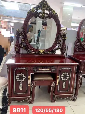 Luxury Dressing Table With Mirror