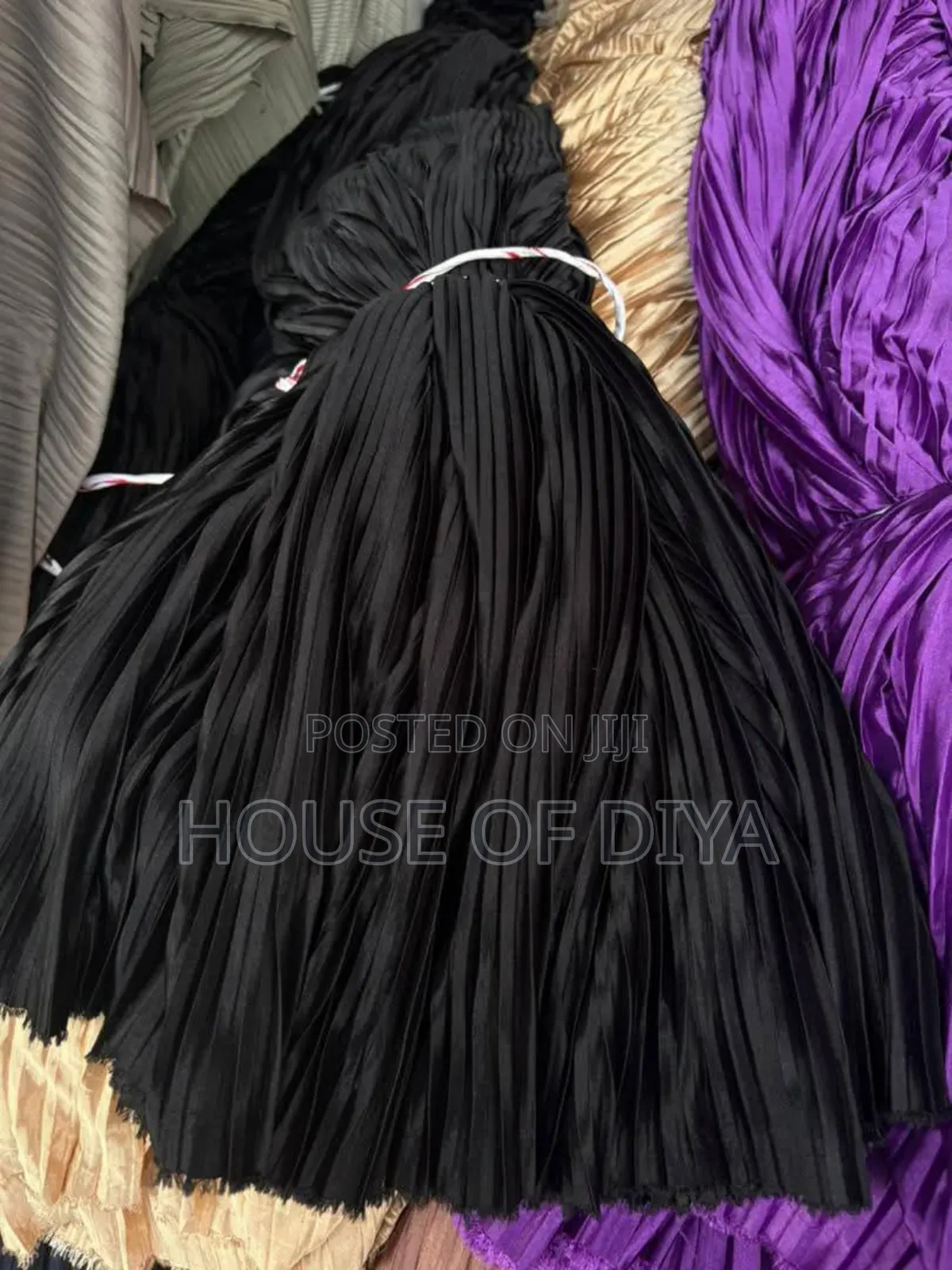 Bold Pleated Plain Sunray
