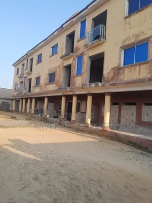 1bdrm Block of Flats in Military Estate for sale