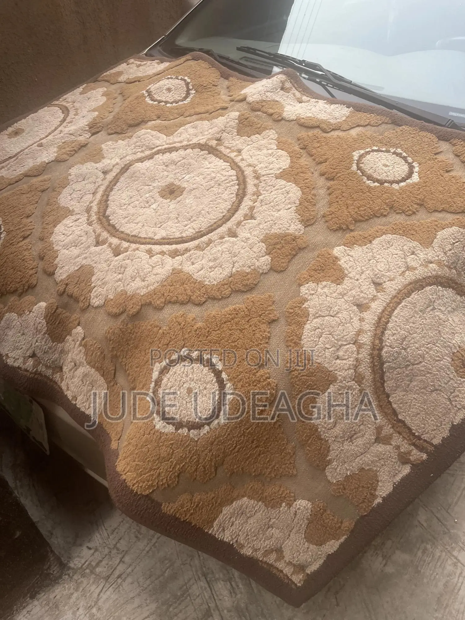 Cebter Table Rug