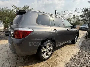 Toyota Highlander Sport 2010 Gray
