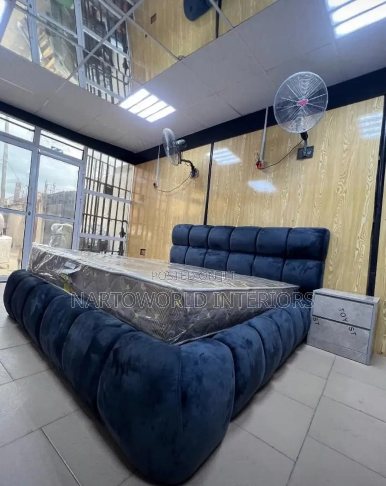 High Quality Luxury Dark Blue Bubble Bedframe