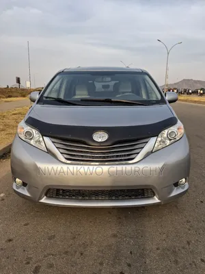Toyota Sienna SE 8 Passenger 2011 Silver