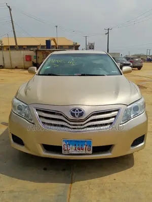 Toyota Camry LE 4dr Sedan (2.4L 4cyl 5A) 2009 Gold