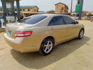 Toyota Camry LE 4dr Sedan (2.4L 4cyl 5A) 2009 Gold