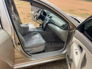 Toyota Camry LE 4dr Sedan (2.4L 4cyl 5A) 2009 Gold
