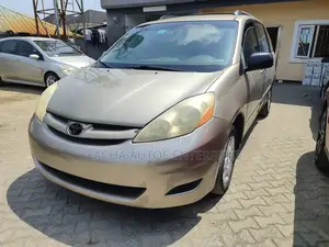 Toyota Sienna 2006 Gold