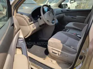 Toyota Sienna 2006 Gold