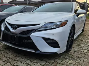 Toyota Camry XSE FWD (2.5L 4cyl 8AM) 2018 White
