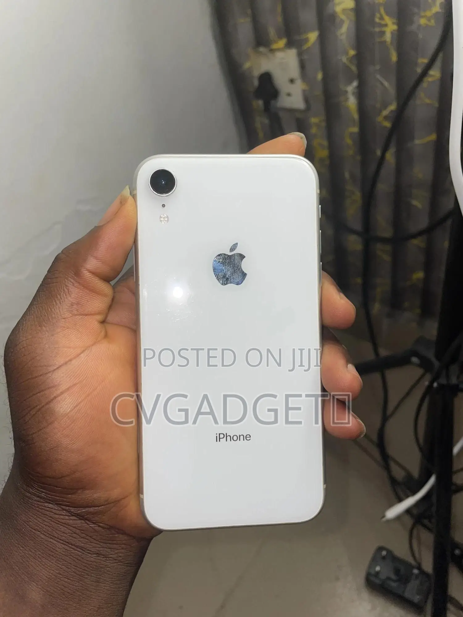 Apple iPhone XR 64 GB White