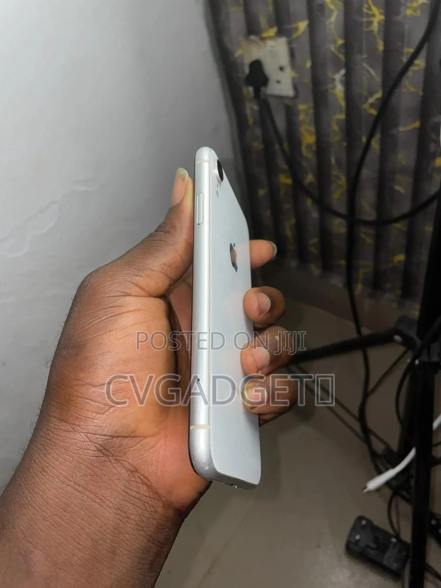Apple iPhone XR 64 GB White