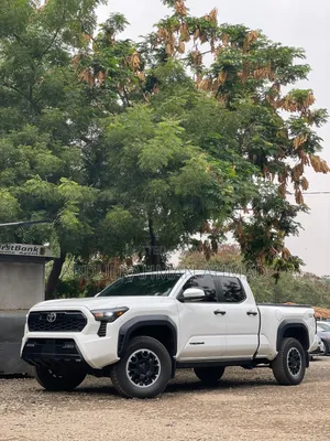 Toyota Tacoma SR5 Double Cab 5' Bed AT 2024 White