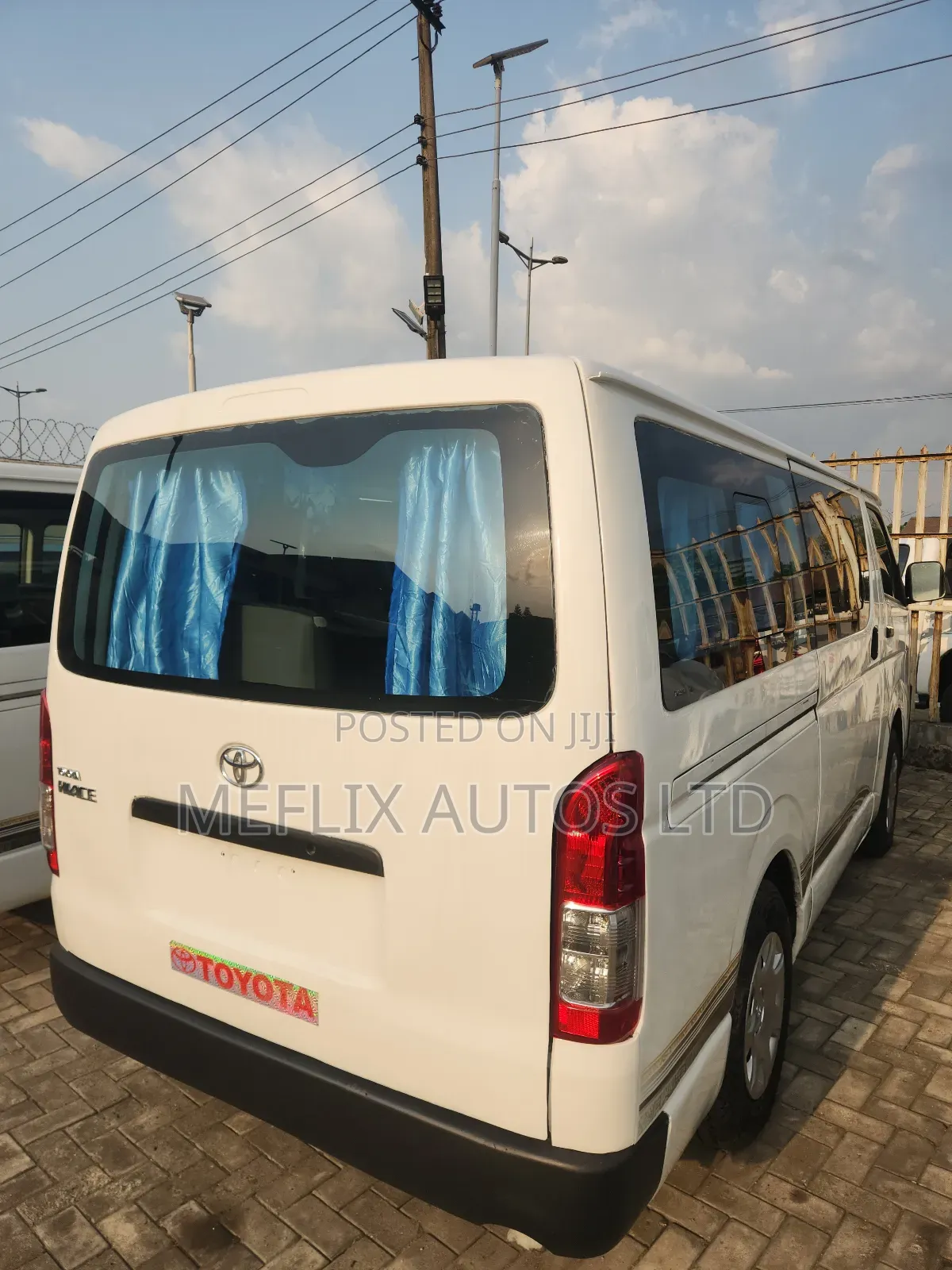 Toyota HiAce 2014 White