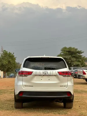 Toyota Highlander XLE 4x2 V6 (3.5L 6cyl 8A) 2018 White