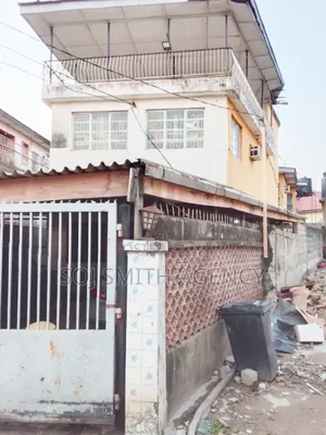 4bdrm Block of Flats in Surulere for sale