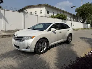 Toyota Venza XLE 4dr Wagon AWD (3.5L 6cyl 6A) 2015 White