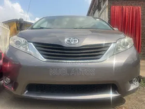 Toyota Sienna LE 7 Passenger 2011 Gray
