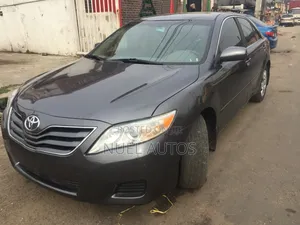 Toyota Camry LE 4dr Sedan (2.5L 4cyl 6AM) 2010 Gray