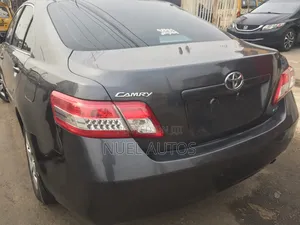Toyota Camry LE 4dr Sedan (2.5L 4cyl 6AM) 2010 Gray