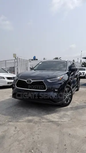 Toyota Highlander XLE 2022 Blue