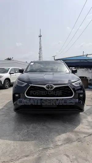 Toyota Highlander XLE 2022 Blue