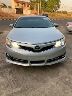 Toyota Camry SE 4dr Sedan (2.5L 4cyl 6A) 2013 Silver