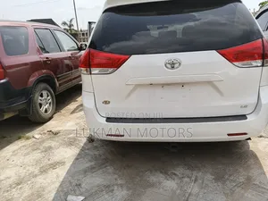 Toyota Sienna XLE 7 Passenger 2012 White