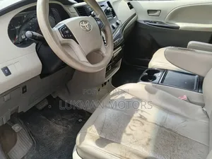Toyota Sienna XLE 7 Passenger 2012 White