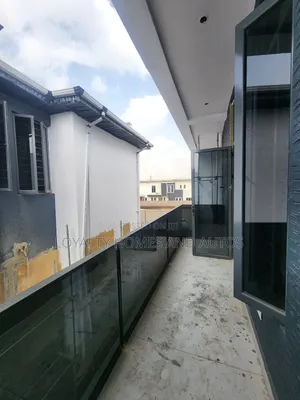 5bdrm House in Adeniyi Jones for sale