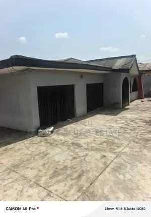 3bdrm Apartment in Olorunsogo Estate, CHallenge / Ibadan for rent
