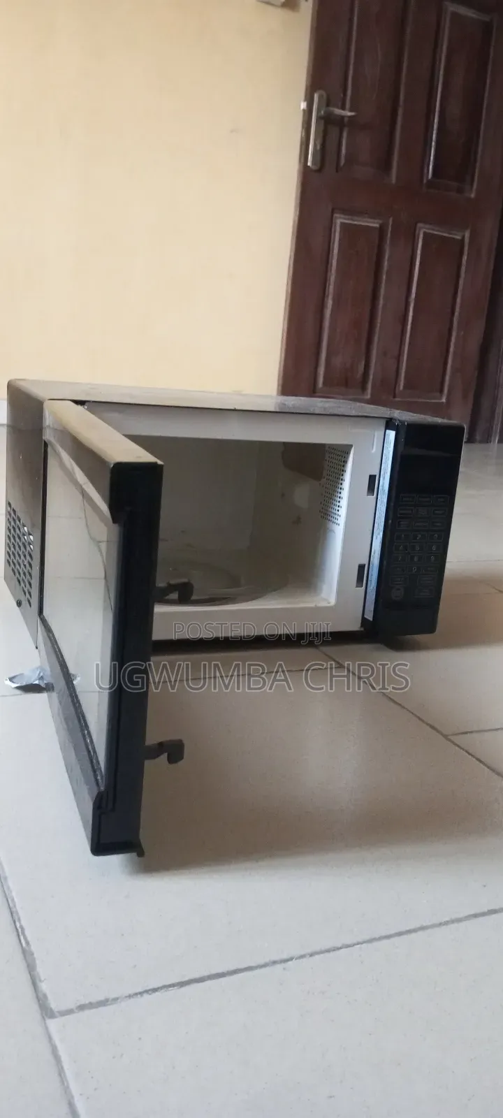Neatly Used Foreign Microwave