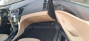 Hyundai Sonata Limited 2.0T Sedan (2.0L 4cyl 6A) 2013 Blue