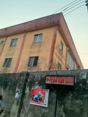 3bdrm Block of Flats in Warri for sale
