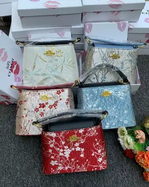New Coach Bag – Stylish Floral, Gold Hardware, Zip Closure