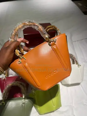 “Gucci Shoulder Bag – Elegant Durable”