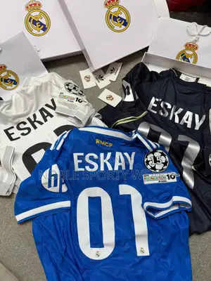 Real Madrid Unboxing Jersey (Ideal Gift for Sportlovers)
