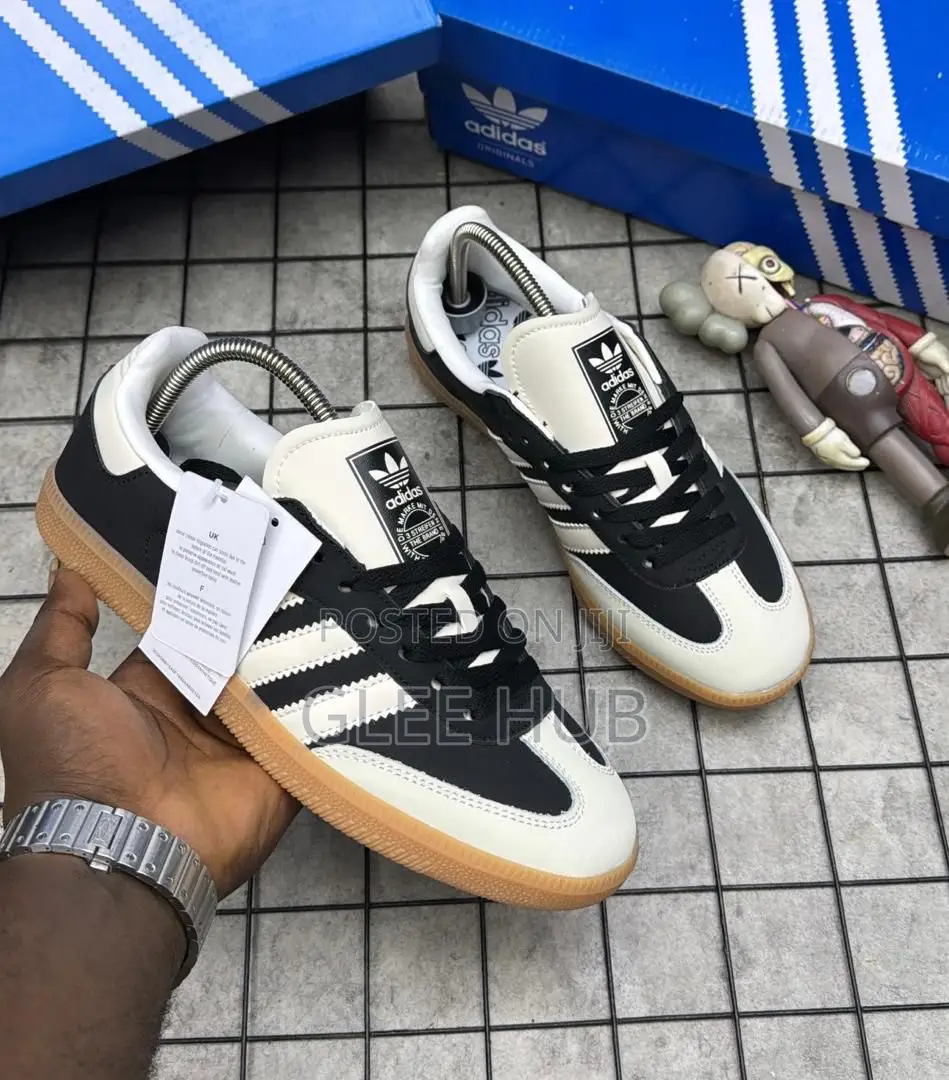 Adidas Sneakers