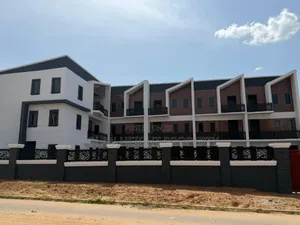 5bdrm Townhouse/Terrace in Guzape for sale
