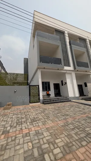 5bdrm Penthouse in Engineer Lere Adigun, Basorun for sale
