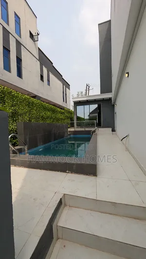 5bdrm Penthouse in Engineer Lere Adigun, Basorun for sale
