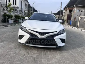 Toyota Camry XLE (2.5L 4cyl 8A) 2019 White