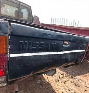 Nissan Pick-Up 1990 Black